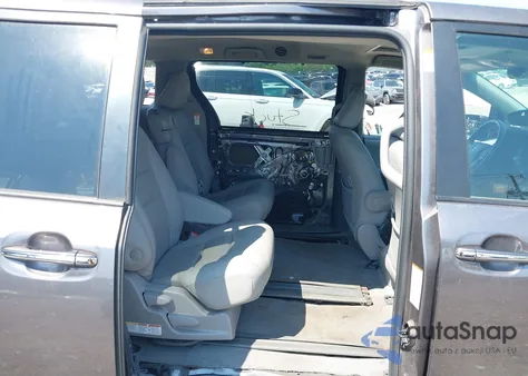 2020 Toyota Sienna Xle z USA, uszkodzony, nr VIN 5TDYZ3DC6LS056251